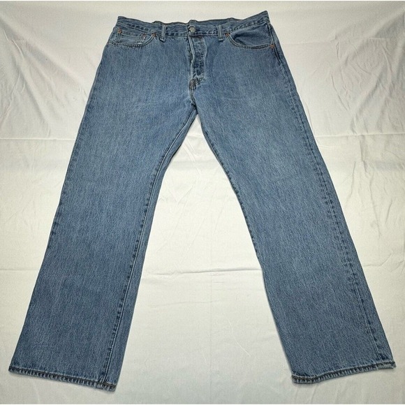 Levi's 501 Men's Button Fly Medium Wash Jeans - Size 40x30 - Picture 1 of 6